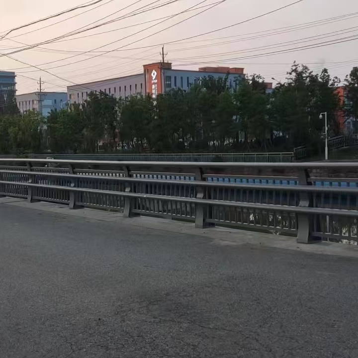 不锈钢河道护栏厂家现货供应