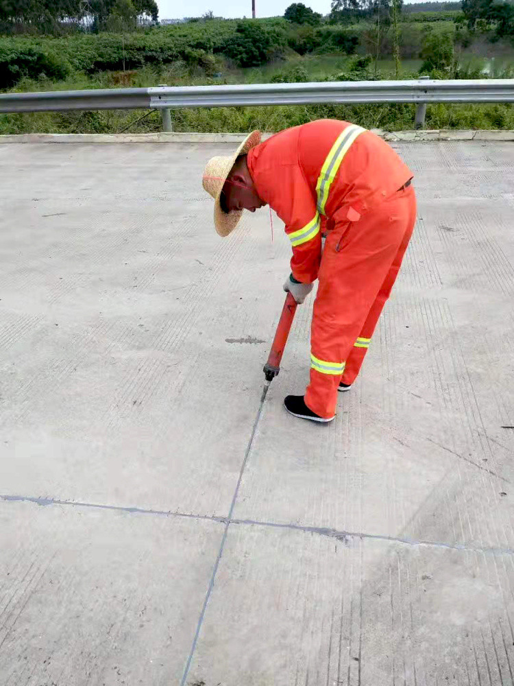 聚氨酯道路灌缝胶厂家资讯支持批发零售