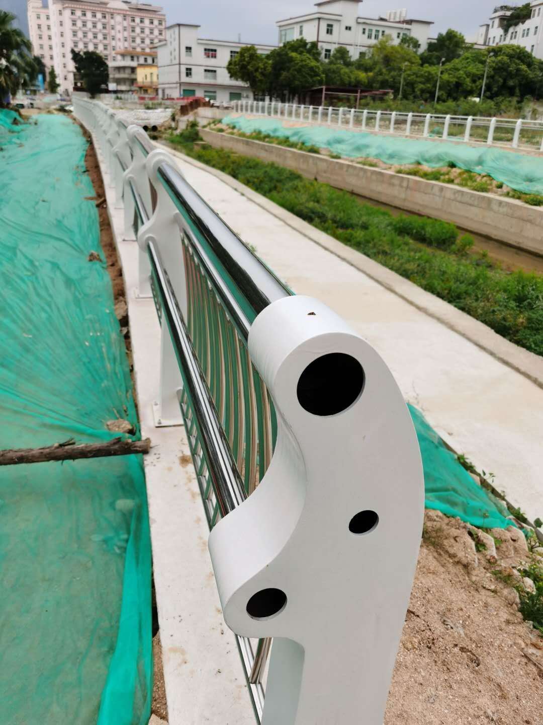 丽江销售桥梁防护栏不锈钢复合管质量保证