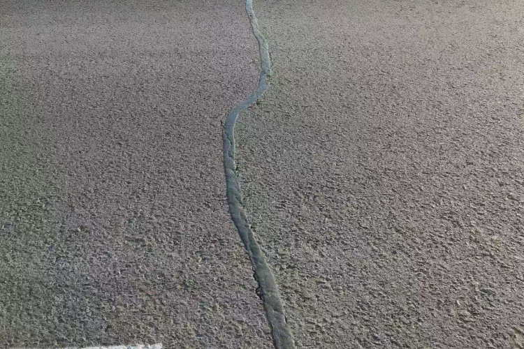 高渗透纳米改性型用于山区水泥路面裂缝修补
