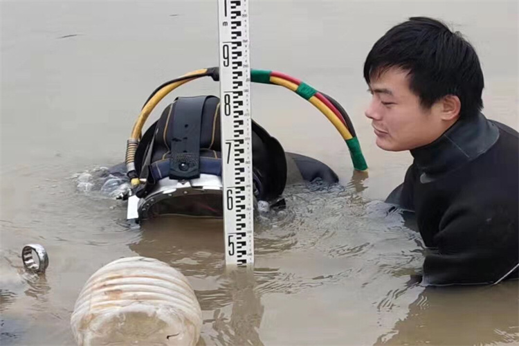 【武汉】购买进水管潜水员水下封堵施工队伍-专业从事水下作业