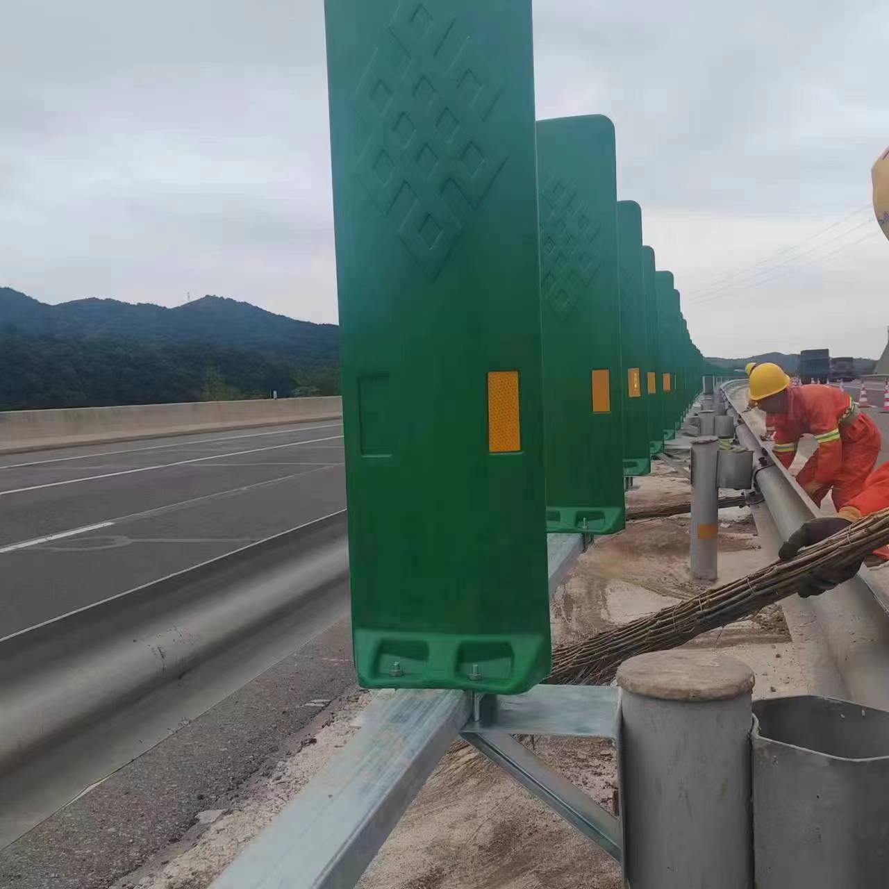 高速公路防眩板价格美丽