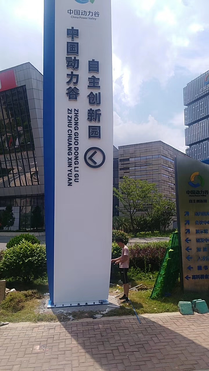 網紅打卡精神堡壘雕塑源頭好貨本地廠家值得信賴
