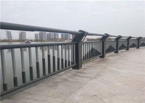 《丽江》同城铸钢立柱护栏专业生产