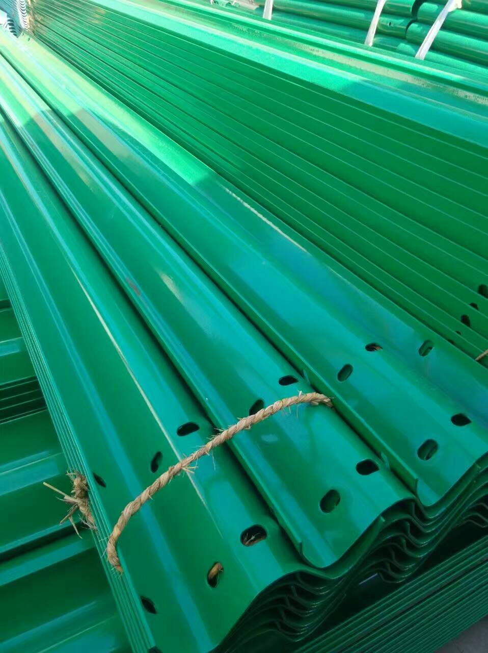 高速两波波形梁护栏生产销售基地_企业旺旺